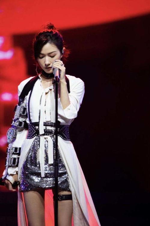 每日大赛 万茜自爆一年潜七次,一年潜入水下七次，挑战极限